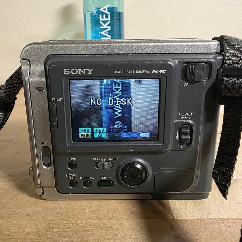 Sony Mavica MVC-FD7 Digital 90s y2k Floppy Camera 0.3MP 10x Zoom Silver WORKS